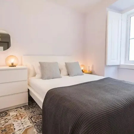 Renovated Alfama With Free Pick-up, By Timecooler Lejlighed