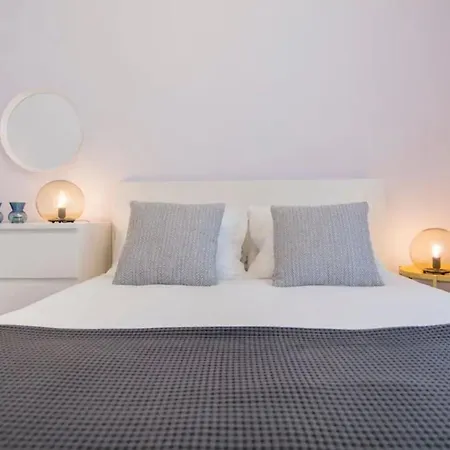 Renovated Alfama With Free Pick-up, By Timecooler