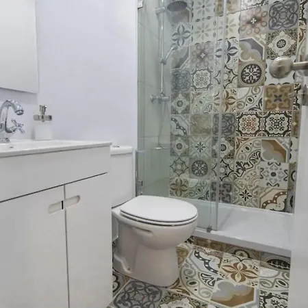 Renovated Alfama With Free Pick-up, By Timecooler شقة