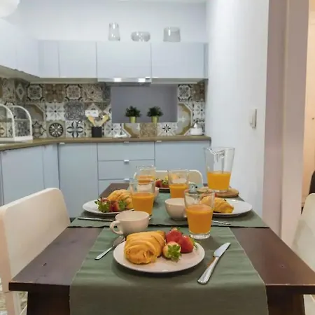 Appartamento Renovated Alfama With Free Pick-up, By Timecooler Lisbona