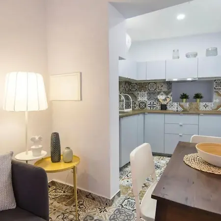 Renovated Alfama With Free Pick-up, By Timecooler * Lisboa