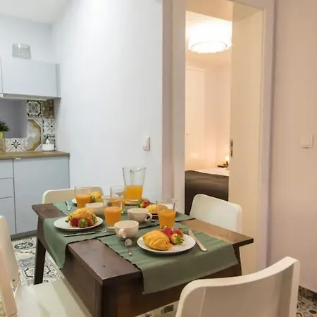 Renovated Alfama With Free Pick-up, By Timecooler * Lisboa