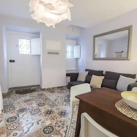 Appartamento Renovated Alfama With Free Pick-up, By Timecooler *