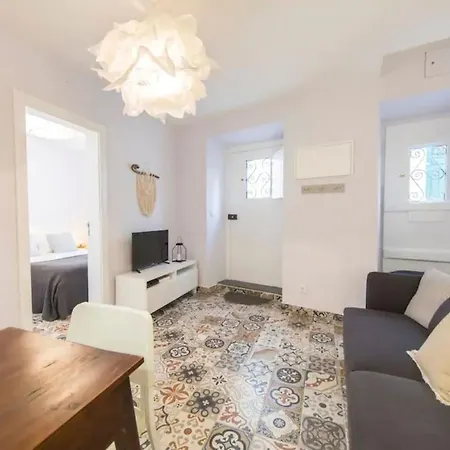 Renovated Alfama With Free Pick-up, By Timecooler *