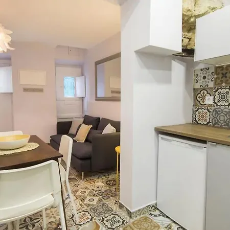 Renovated Alfama With Free Pick-up, By Timecooler * Lisboa