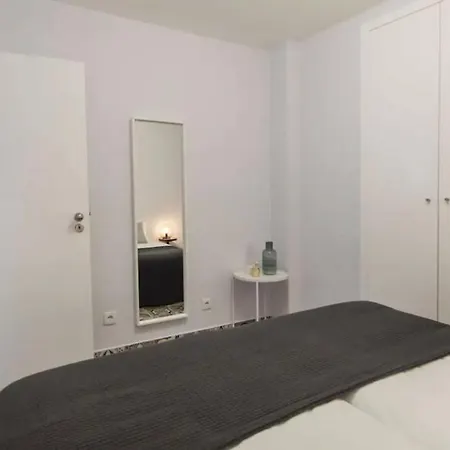 Lejlighed Renovated Alfama With Free Pick-up, By Timecooler