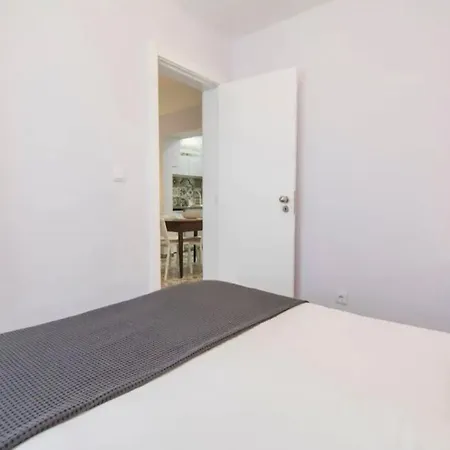 Renovated Alfama With Free Pick-up, By Timecooler *